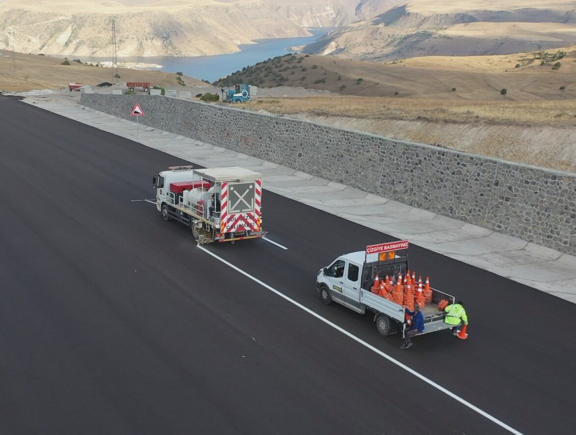 Air-Spray (Pneumatic) Road Marking Machine